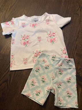 SweetHoney performance Set-Pink Floral Bow Print tee & light blue floral shorts